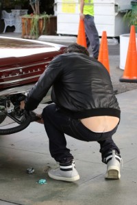 guess-the-celebrity-butt-crack-13-373x560